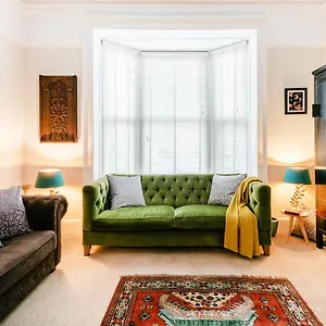 https://the-whitby-family-home.yorkshirehotels.net